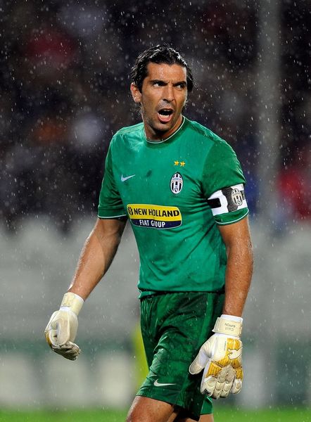 上海海港夺冠背后是穆斯卡特的战略放弃与坚守，成功卫冕中超冠军。